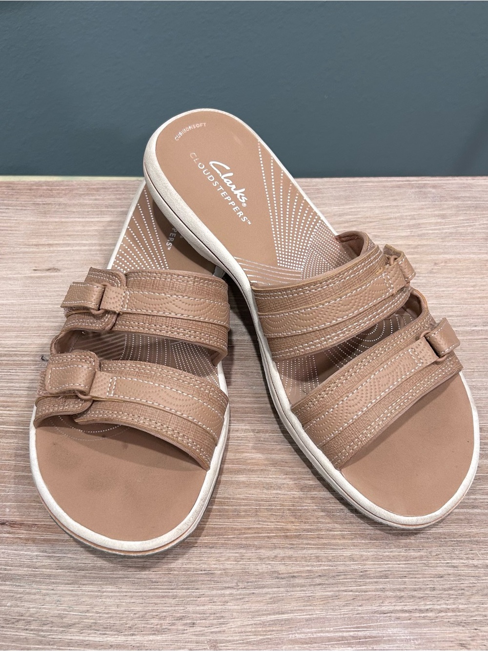 Clarks Cloudsteppers Women’s Taupe/Sand Adjustable Strap Slide Sandals Size 7M